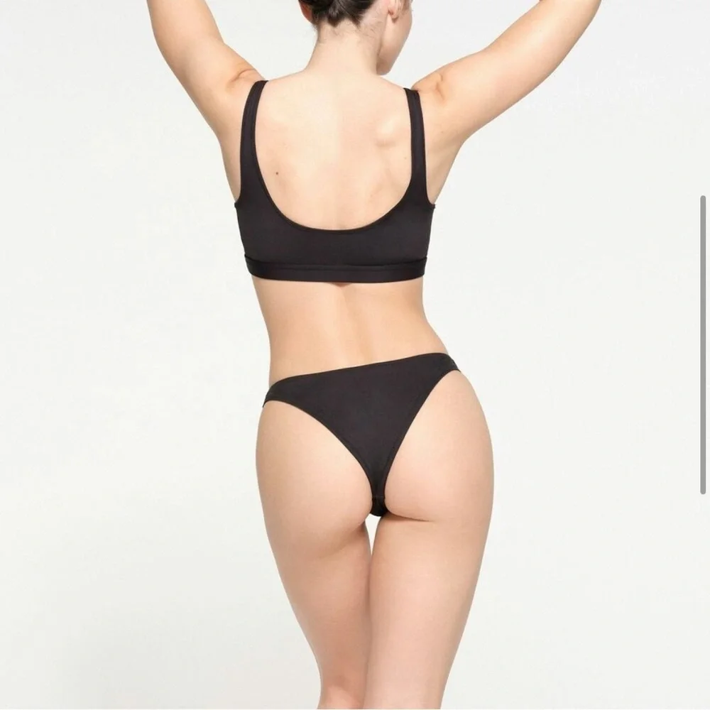 SKIMS Cheeky Tanga Bikini Bottom in Onyx. NWT!